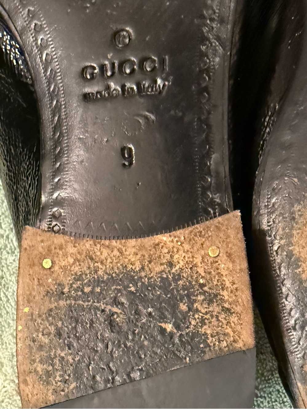 Gucci Black Leather Men’s Horsebit Loafers with Gold Hardware - Picture 10 of 13
